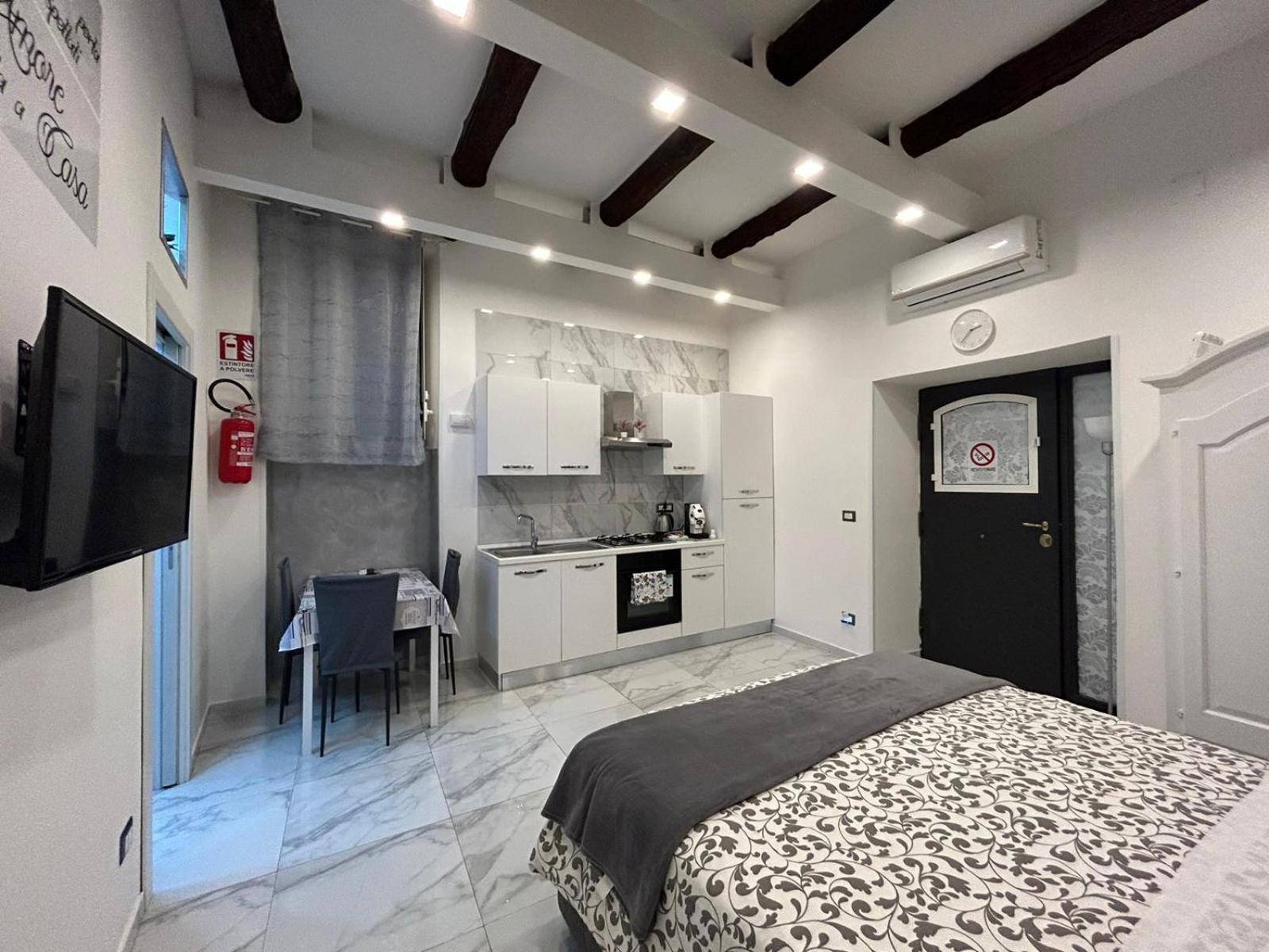 Casa Tolentino Al Centro Di Napoli Villa Eksteriør bilde